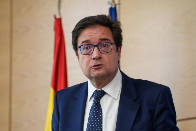 El ministro para la Transformación Digital y de la Función Pública, Óscar López, durante la jornada sobre el papel de la administración en los 50 años de España en libertad, en la sede del Instituto Nacional de Administración Pública. (Foto de archivo).