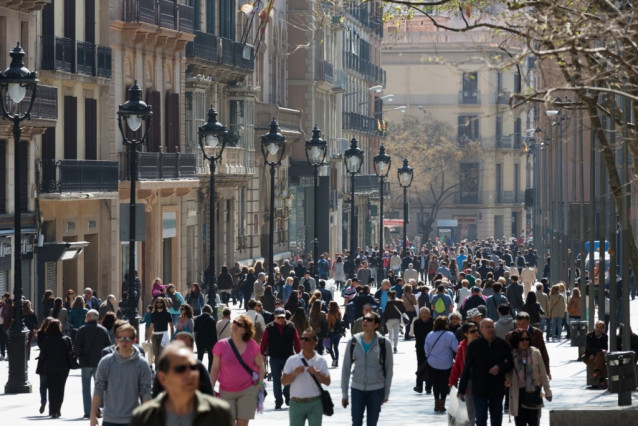 Archivo - Portal de l'Àngel, Barcelona, comercio, tiendas, turistas