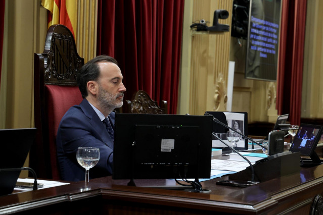 Archivo - El presidente del Parlament, Gabriel Le Senne, durante un pleno extraordinario en el Parlament balear, a 20 de junio de 2024, en Palma de Mallorca, Mallorca, Baleares (España).