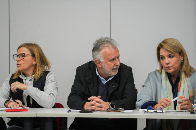 Archivo - (I-D) La delegada del Gobierno en la Comunidad Valenciana, Pìlar Bernabé; el ministro de Política Territorial, Ángel Víctor Torres y la nueva portavoz del Govern de Valencia, Susana Camarero, durante una reunión del Centro de Coordinación Operat