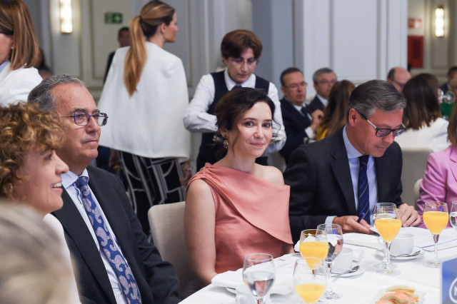 (I-D) La secretaria general del PP y eurodiputada, Dolors Montserrat; el presidente de la Asamblea de Madrid, Enrique Ossorio, la presidenta de la Comunidad de Madrid, Isabel Díaz Ayuso y el secretario General del PP de la Comunidad de Madrid, Alfonso Ser