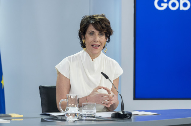 La ministra de Inclusión, Seguridad Social y Migraciones, Elma Saiz, durante la rueda de prensa posterior al Consejo de Ministros, en el Complejo de la Moncloa, a 27 de mayo de 2025, en Madrid (España).