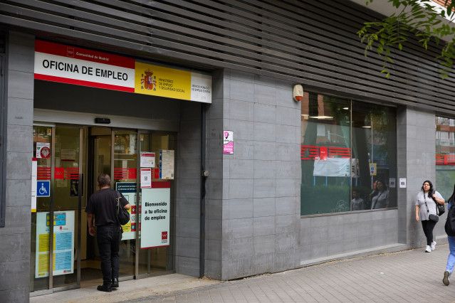 Entrada de una oficina del SEPE.
