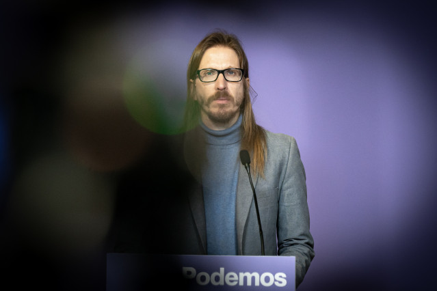 Archivo - El secretario de Organización y portavoz de Podemos, Pablo Fernández, en una rueda de prensa