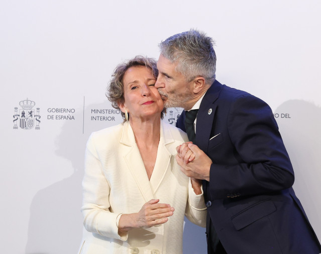 El ministro del Interior, Fernando Grande-Marlaska, preside la toma de posesión de la nueva secretaria de Estado de Seguridad, Aina Calvo, en la sede del Ministerio