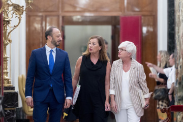 Archivo - Alfonso Rodríguez Gómez de Celis, Francina Armengol e Isaura Leal, los tres representantes del PSOE en la Mesa del Congreso