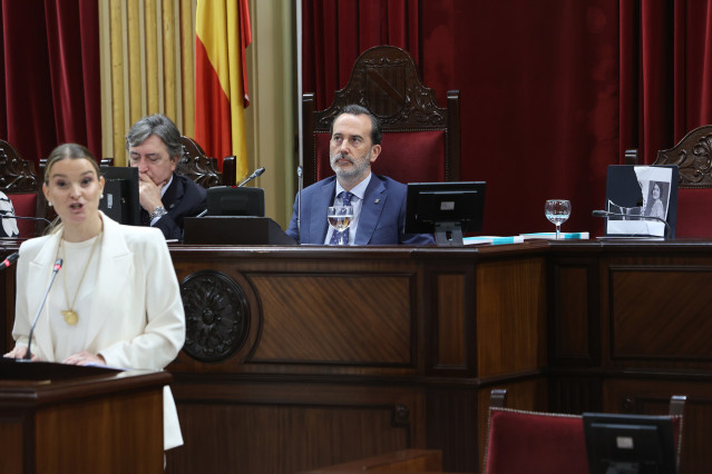 Archivo - La presidenta del Govern balear, Marga Prohens, y el presidente del Parlament, Gabriel Le Senne, durante un pleno extraordinario en el Parlament balear, a 20 de junio de 2024, en Palma de Mallorca, Mallorca, Baleares (España).