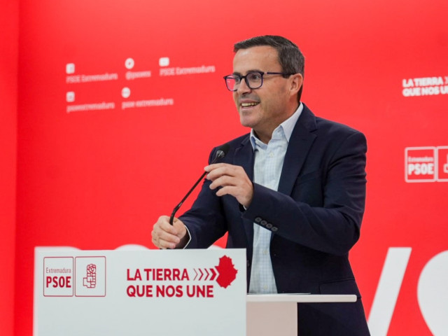 El secretario general del PSOE de Extremadura, Miguel Ángel Gallardo, en una rueda de prensa en Mérida.