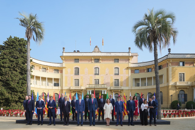 Foto de familia de las autoridades asistentes a la XXVIII Conferencia de Presidentes