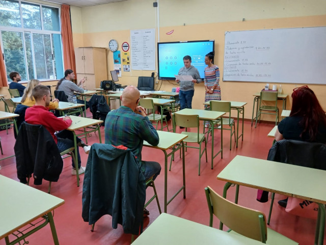Archivo - Participantes en las pruebas de certificación de lengua asturiana.