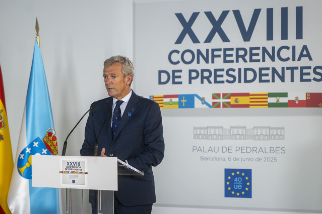 El presidente de la Xunta de Galicia, Alfonso Rueda, ofrece declaraciones a los medios tras la Conferencia de Presidentes.