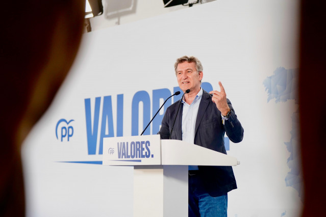 El presidente del PP, Alberto Núñez Feijóo, en un acto político en Oviedo.
