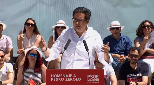 El secretario general del PSOE de Madrid y ministro para la Transformación Digital y Función Pública, Óscar López, durante su intervención en el homenaje a Pedro Zerolo cuando se cumple el décimo aniversario de su fallecimiento.