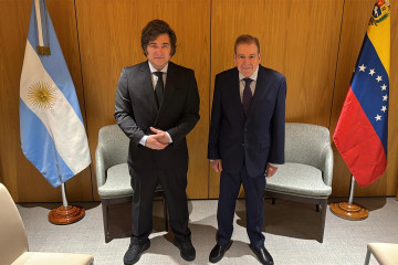 El presidente de Argentina, Javier Milei, y el líder opositor venezolano, Edmundo González, reunidos en Madrid a 8 de junio de 2025