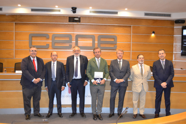 Presentación de  la revista del IEE “El problema de la litigiosidad tributaria en España. Propuestas de solución y mejora desde la perspectiva de las empresas”.