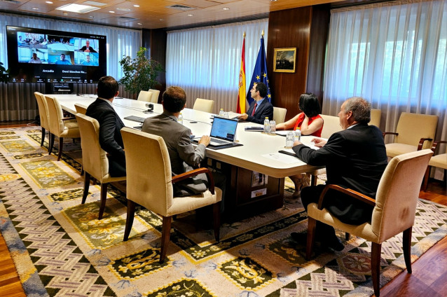 El ministro de Industria y Turismo, Jordi Hereu, y la secretaria de Estado de Industria, Rebeca Torró, mantienen una nueva reunión, en esta ocasión por videoconferencia, con la dirección internacional del Grupo BSH.