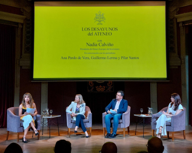La presidenta del Banco Europeo de Inversiones (BEI), Nadia Calviño, durante su intervención en los Desayunos del Ateneo de Madrid el 9 de junio de 2025.
