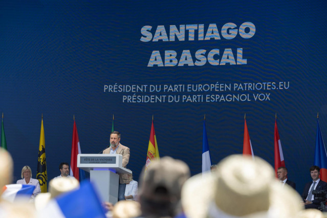 El presidente de Vox y Patriotas, Santiago Abascal, durante su intervención en Mormant-sur-Vernisson (Francia) para conmemorar los buenos resultados de las formaciones que integran el partido europeo en las elecciones europeas de 2024.