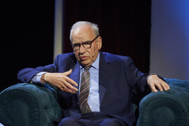 Archivo - El exvicepresidente del Gobierno, Alfonso Guerra, durante la primera edición del ciclo 