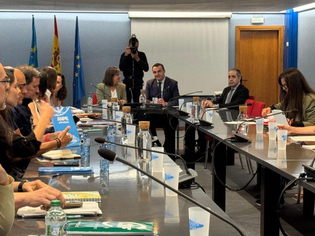 Negociación entre Principado y sindicatos de Educación.