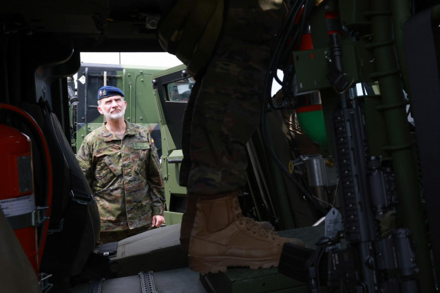 El Rey Felipe VI durante su visita al contingente español desplegado en Rumanía