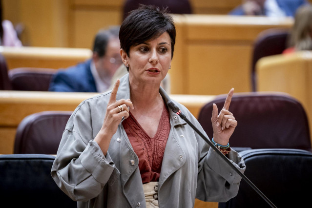 La ministra de Vivienda y Agenda Urbana, Isabel Rodríguez, interviene durante una sesión de control al Gobierno en el Senado, a 10 de junio de 2025, en Madrid (España).