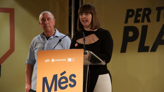 Archivo - La secretaria general de Més-Compromís, Amparo Piquer, y el síndic de Compromís en Les Corts y miembro de Més-Compromís, Joan Baldoví