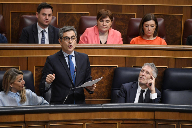 El ministro de la Presidencia, Justicia y Relaciones con las Cortes, Félix Bolaños, interviene durante una sesión de control al Gobierno, en el Congreso de los Diputados.