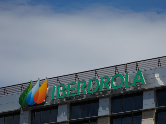 Archivo - Fachada de la sede de Iberdrola, a 31 de marzo de 2023, en Madrid (España). Energías Renovables Ibermap, la 'joint venture' creada en 2021 por Mapfre e Iberdrola para coinvertir en energías limpia, ha alcanzado los 445 megavatios (MW) en cartera