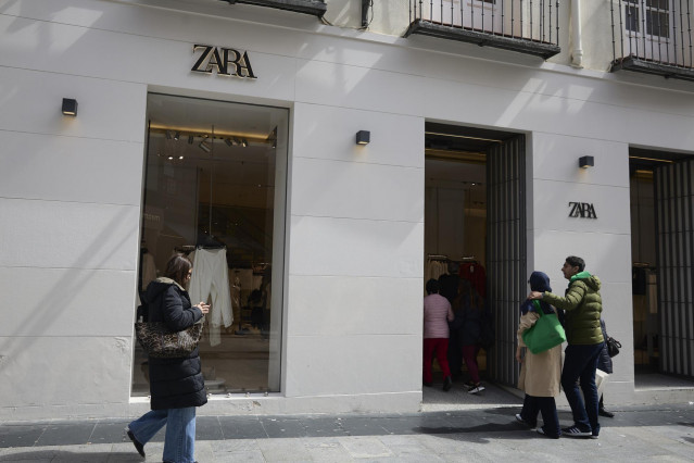 Archivo - Fachada de una tienda de Zara, a 26 de marzo de 2025.
