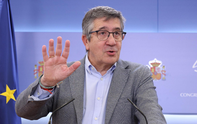 El portavoz del PSOE en el Congreso, Patxi López, durante una rueda de prensa posterior a la Junta de Portavoces, en el Congreso de los Diputados, a 27 de mayo de 2025, en Madrid (España).