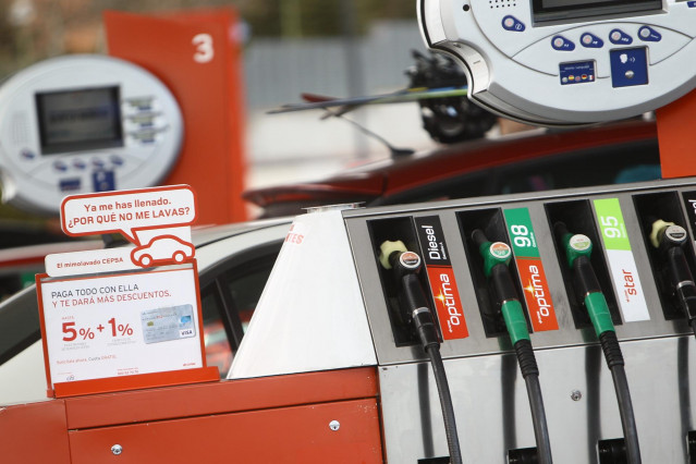 Archivo - Recursos de gasolina, gasolineras