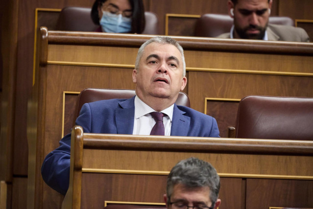 El secretario de Organización del PSOE y diputado, Santos Cerdán, durante una sesión plenaria, en el Congreso de los Diputados, a 20 de mayo de 2025, en Madrid (España).