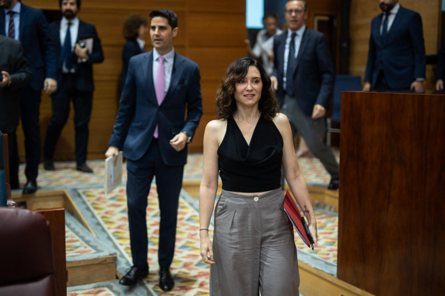 La presidenta de la Comunidad de Madrid, Isabel Díaz Ayuso, en el Pleno de la Asamblea
