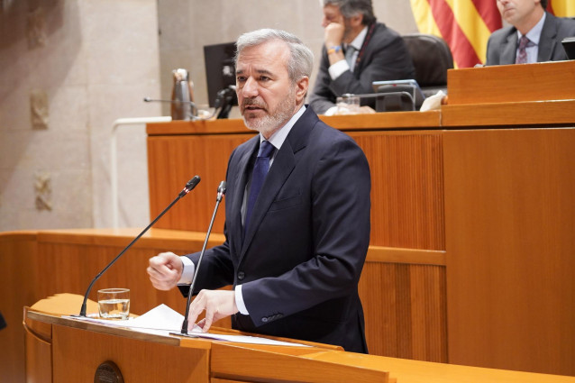 El presidente del Gobierno de Aragón, Jorge Azcón, en la sesión plenaria de las Cortes autonómicas.