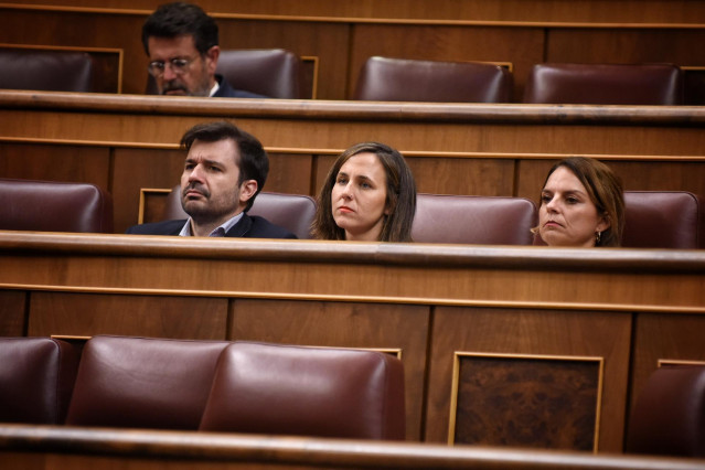 Los diputados del grupo parlamentario de Podemos, Javier Sánchez Serna, Ione Belarra y Noemí Santanay, a 21 de mayo de 2025, en Madrid (España).