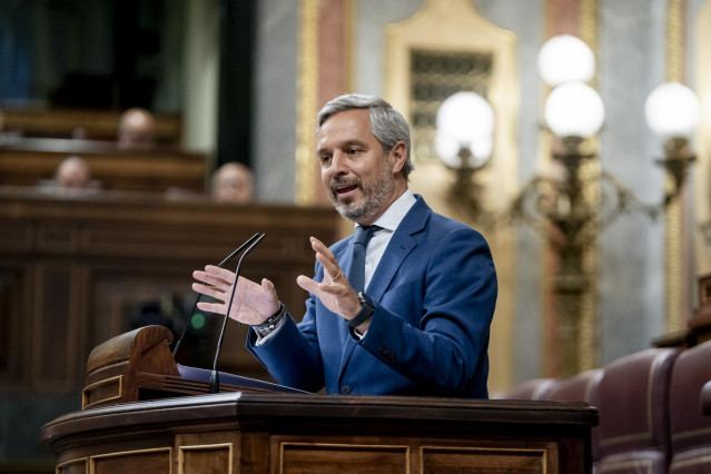 Archivo - El diputado del PP, Juan Bravo, interviene durante una sesión plenaria en el Congreso de los Diputados, a 26 de septiembre de 2024, en Madrid (España).