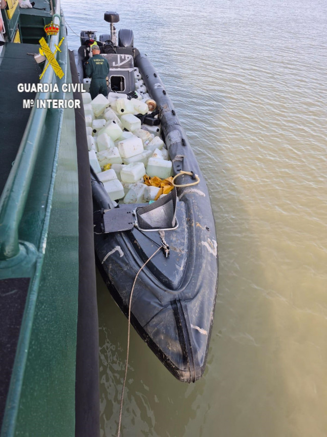 Archivo - Imagen de la narcolancha interceptada en Lebrija