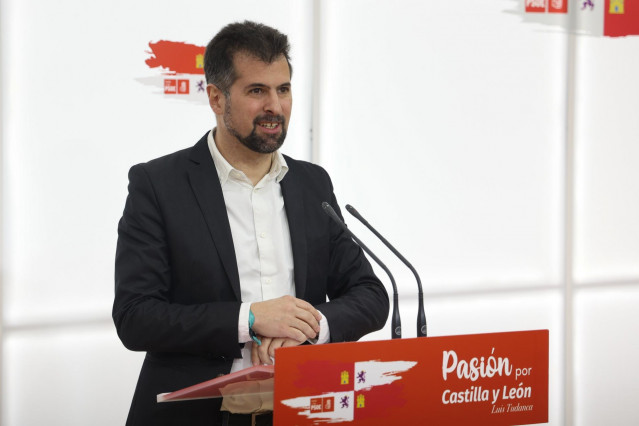 Archivo - El secretario general del PSOE de Castilla y León, Luis Tudanca, durante una rueda de prensa