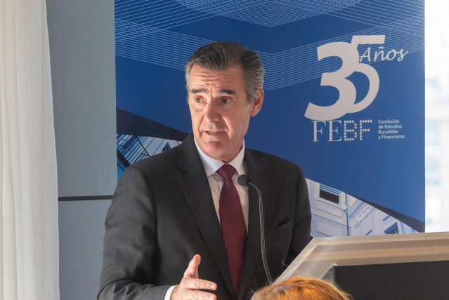 El presidente de la CNMV, Carlos San Basilio, en la celebración del 35 aniversario de la Fundación de Estudios Bursátiles y Financieros (FEBF) en Valencia