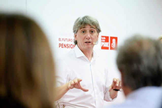 El secretario general del PSOE de Castilla y León, Carlos Martínez, en un acto en Aranda de Duero (Burgos)