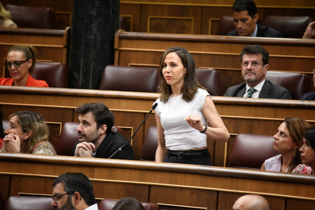 La portavoz de Podemos en el Congreso, Ione Belarra, interviene durante una sesión de control al Gobierno, en el Congreso de los Diputados, a 11 de junio de 2025, en Madrid (España).