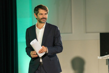 Archivo - El ministro de Cultura, Ernest Urtasun, durante la presentación institucional del X Encuentro Cultura y Ciudadanía, en el Auditorio del Centro Galego de Arte, a 25 de septiembre de 2024, e