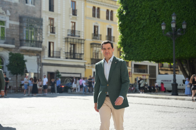 El presidente de la Junta de Andalucía, Juanma Moreno, este viernes en Sevilla antes de su atención a los medios.