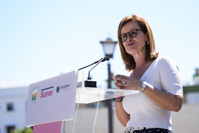 La parlamentaria andaluza y coordinadora de Movimiento Sumar Andalucía Esperanza Gómez, durante el acto promovido por Movimiento Sumar e IU sobre la reducción de la jornada en Sevilla, a 25 de mayo de 2025. (Foto de archivo).