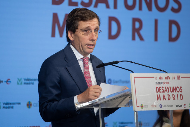 El alcalde de Madrid, José Luis Martínez-Almeida, interviene durante un Desayuno Informativo de Europa Press, en el Hotel Rosewood Villa Magna