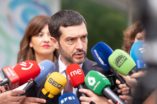 El ministro de Derechos Sociales y Consumo, Pablo Bustinduy, durante el acto ‘Voces del desarrollo sostenible, la Agenda 2030 en los territorios’, en Bizkaia Aretoa, a 12 de junio de 2025, en Bilbao, Vizcaya, País Vasco (España).
