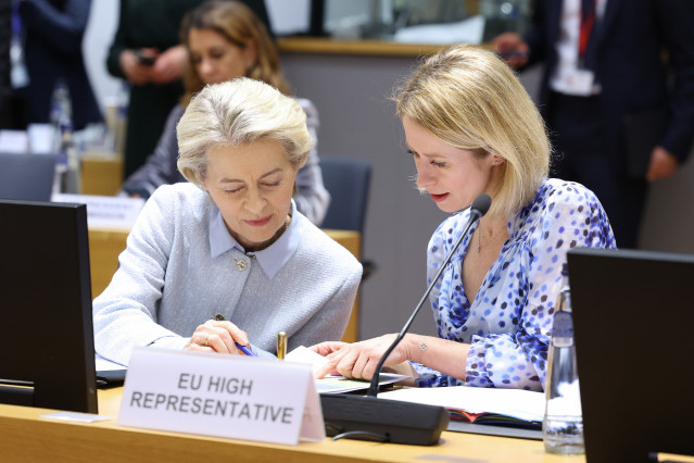 Archivo - La presidenta de la Comisión Europea, Ursula von der Leyen, y la Alta Representante de la UE para Política Exterior, Kaja Kallas, en el marco de la conferencia anual de Siria en Bruselas.