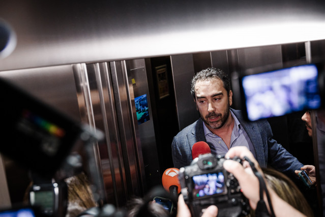 El empresario Víctor de Aldama asiste a la comparecencia de la exmilitante socialista Leire Díez, en el Hotel Novotel, a 4 de junio de 2025, en Madrid  (España).
