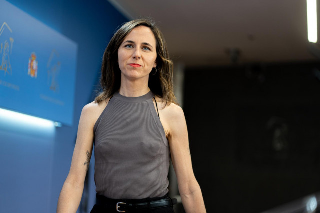 La portavoz de Podemos en el Congreso, Ione Belarra, llega a una rueda de prensa en el Congreso de los Diputados, a 3 de junio de 2025, en Madrid (España).